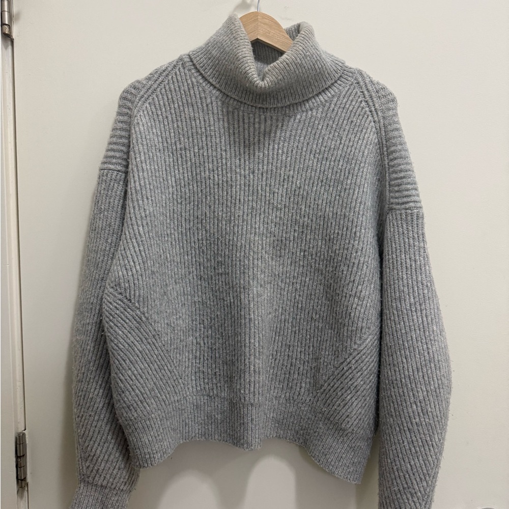 H&M Light Grey Ribbed Turtleneck Sweater